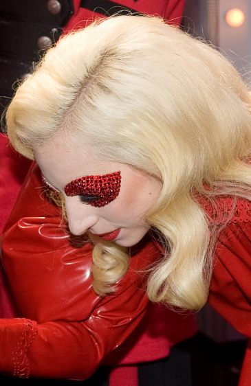 Lady GaGa u... Królowej Elżbiety! (ZDJĘCIA!)