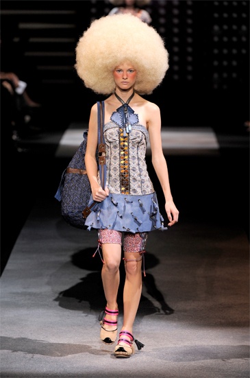 W tym sezonie modne jest... afro?
