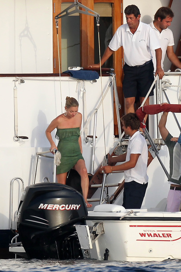Kate Moss TOPLESS na jachcie! (FOTO)