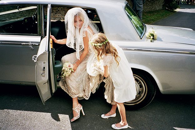 Ślubna sesja Kate Moss! (W SUKNI OD FASZYSTY)